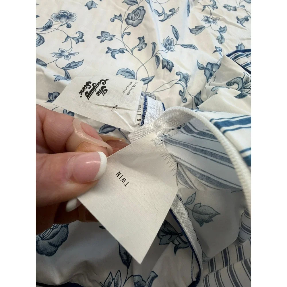 Reversible Blue White Floral & Stripe Duvet Cover& Matching Dust RuffleUSA Twin‎